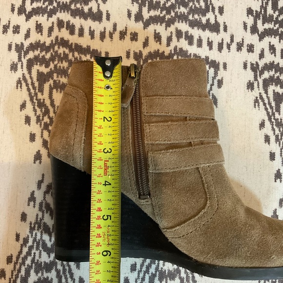 Franco Sarto Brown Suede Buckle Wedge Boot Sz 6.5 - Picture 8 of 13